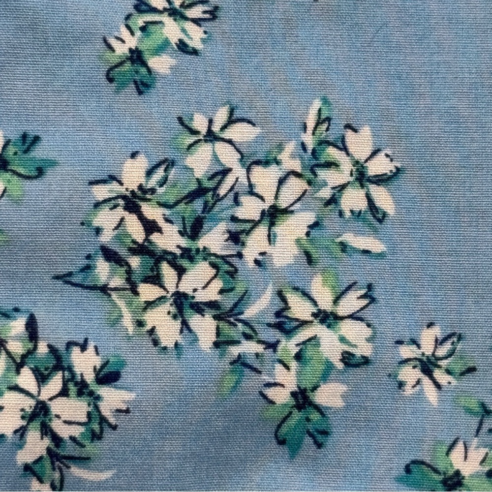 🌸 Crown & Ivy Blue Floral Button Down Shirt M - Picture 3 of 7